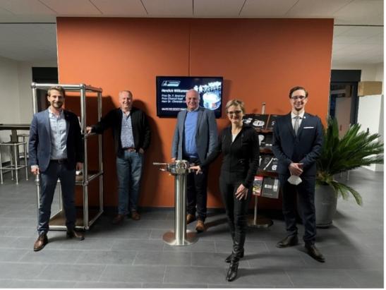 (v.l.n.r.: Björn-Robin Untch, Günter Untch, Thomas Merle, Dr. Franziska Brantner, Dr.-Ing. Christian Liebold – Foto: Andocksysteme)
